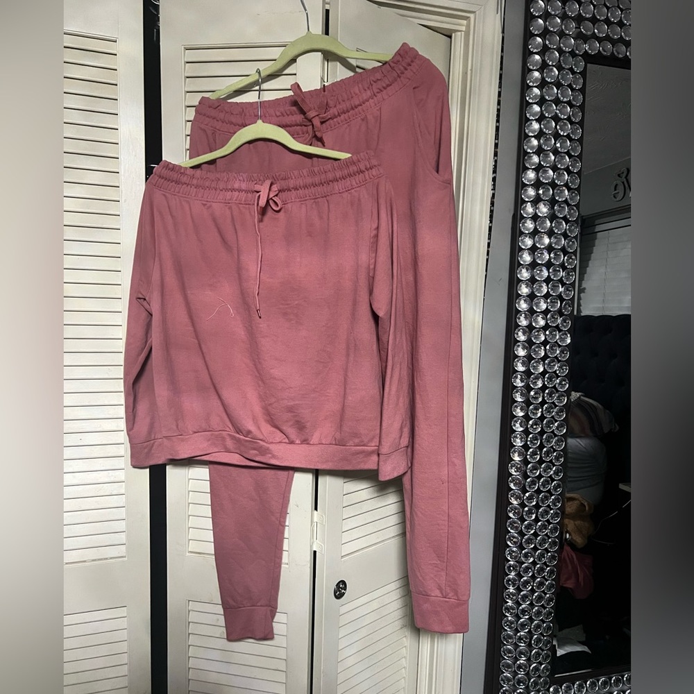 Off the shoulder jogging set